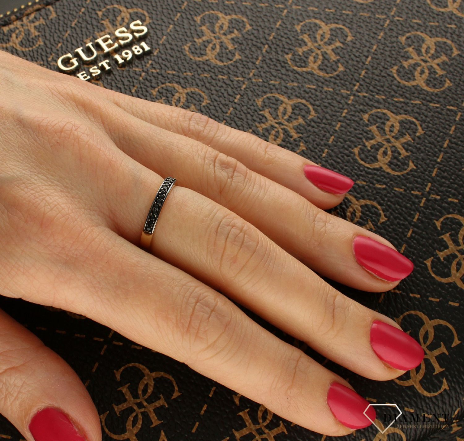 Złoty pierścionek 585 'Tajemnicza obrączka' PI 3570A (1).jpg